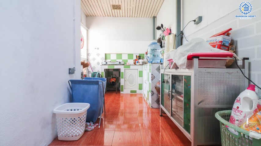 บ้านแฝดมือสองย่านนนทบุรี  ม. บางกอกการ์เด้นท์ บางใหญ่-กาญจนาฯ บนเนื้อที่ 35 ตร.ว.  ฟังก์ครบจัดเต็ม 3 ห้องนอน 3 ห้องน้ำ จอดรถ 2 คัน บ้านสวยมากพร้อมอยู่ บรรยากาศร่มรื่น สงบ  บนทำเลที่ดี เดินทางสะดวก ใกล้เซ็นทรัลเวสต์เกต และทางด่วนศรีรัช  เพียงไม่กี่นาถึงถึง รถไฟฟ้าสถานี "ตลาดบางใหญ่" พร้อมราคาสุดพิเศษ!